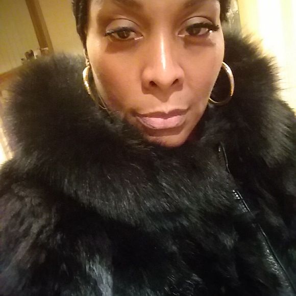 Meet your Posher, Devonne - Picture 1 of 1